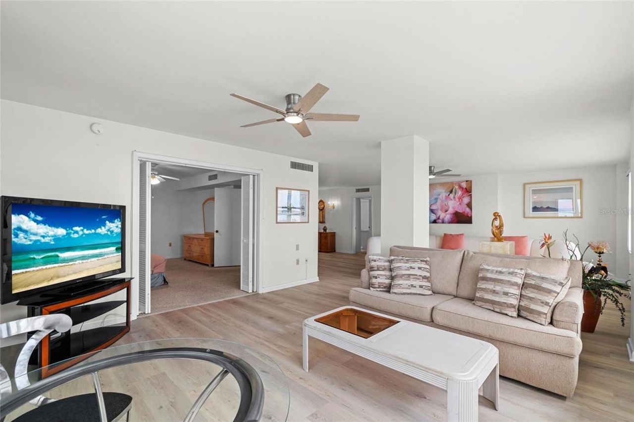 5200 Brittany Drive S, Unit 1809, Saint Petersburg, FL 33715 Photo