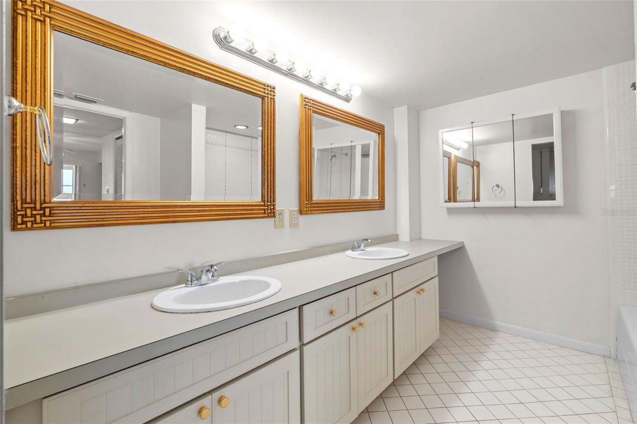 5200 Brittany Drive S, Unit 1809, Saint Petersburg, FL 33715 Photo