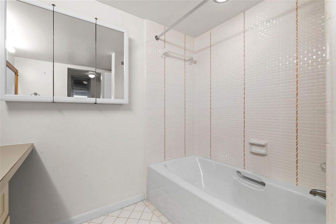 5200 Brittany Drive S, Unit 1809, Saint Petersburg, FL 33715 Photo