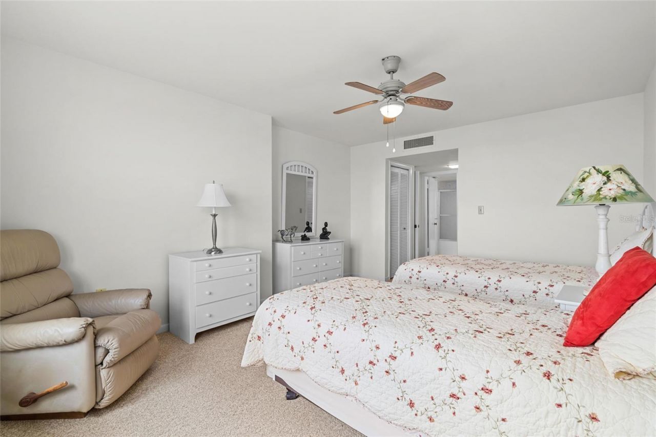 5200 Brittany Drive S, Unit 1809, Saint Petersburg, FL 33715 Photo