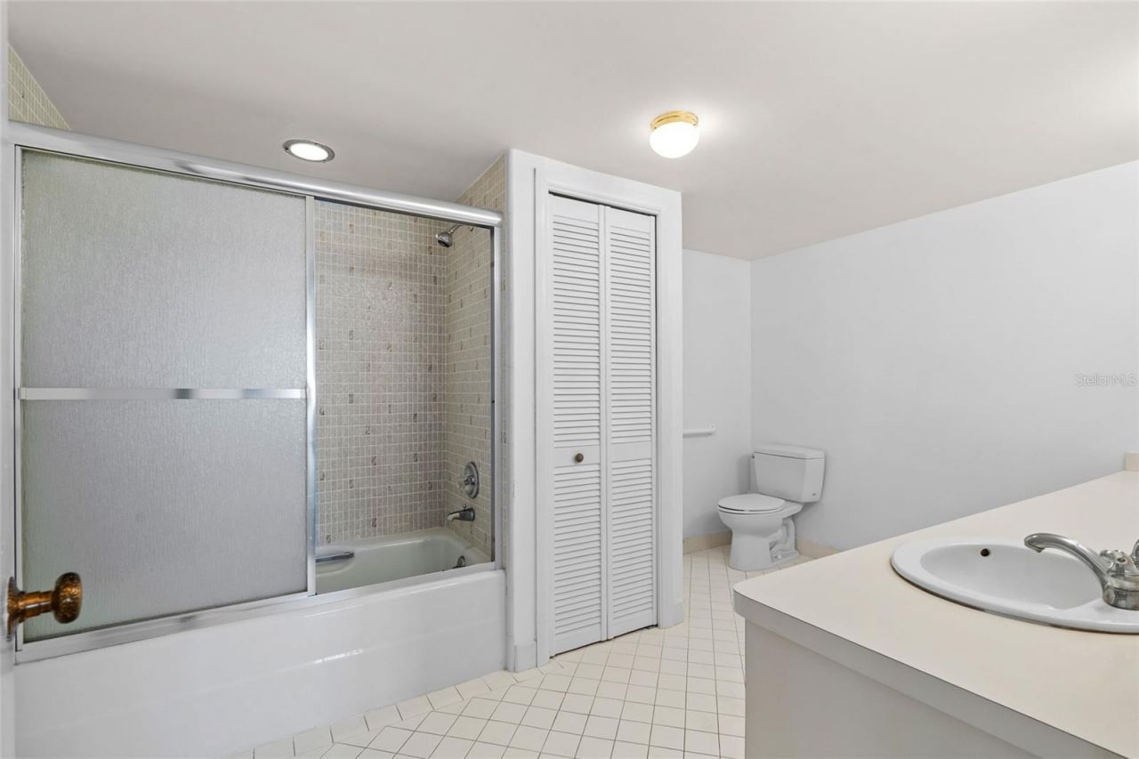 5200 Brittany Drive S, Unit 1809, Saint Petersburg, FL 33715 Photo