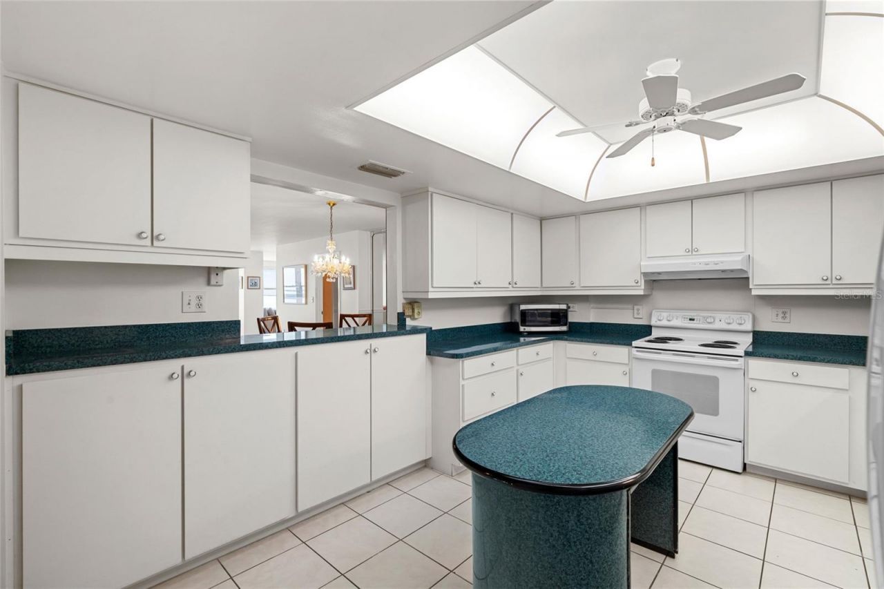 5200 Brittany Drive S, Unit 1809, Saint Petersburg, FL 33715 Photo