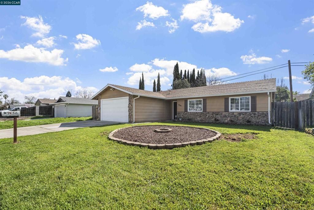 9156 Castlebar Way, Sacramento, CA 95826 Main Photo