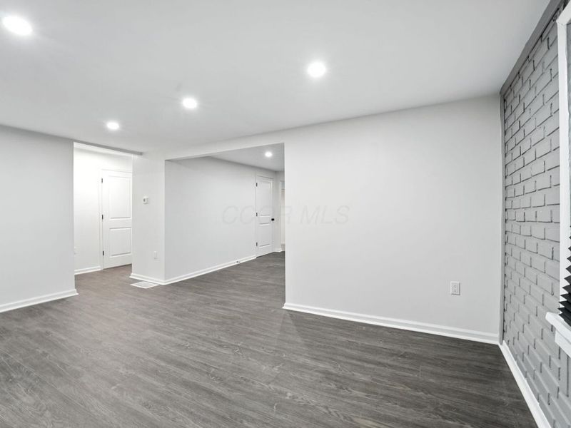 354 Fernhill Avenue , Columbus, OH 43228 Photo 3