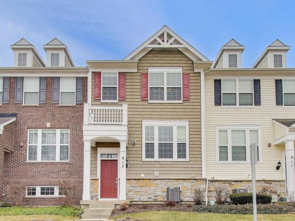 813 E Hamlin Lane, Arlington Heights, IL 60004