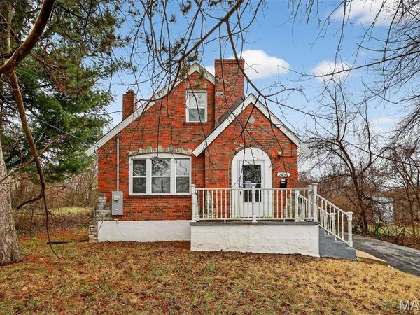2432 Mary Avenue , St Louis, MO 63136
