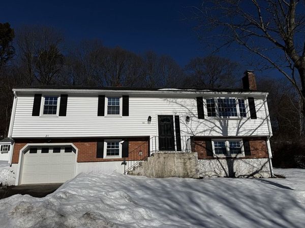 21 Hodgkins Dr, Ipswich, MA 01938