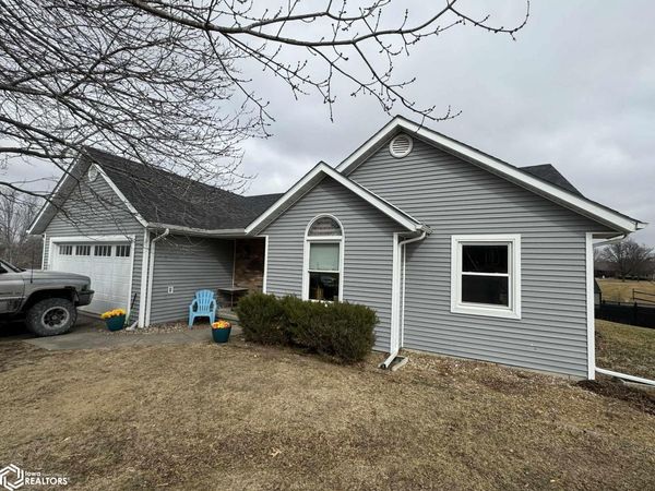 2068 Golfview Circle, Centerville, IA 52544