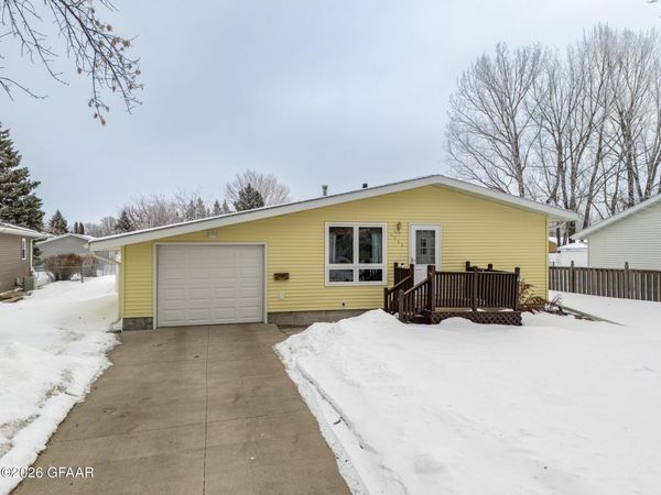 1818 7TH Avenue NW, East Grand Forks, MN 56721