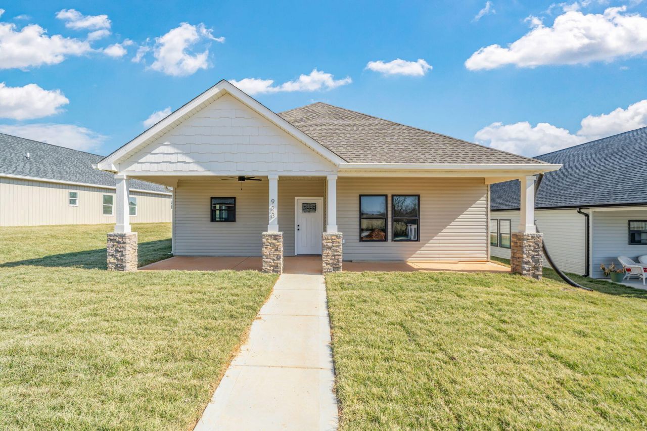 923 Stratford Avenue , Sweetwater, TN 37874 Main Photo