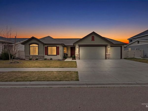 917 Silver Springs St, Middleton, ID 83644