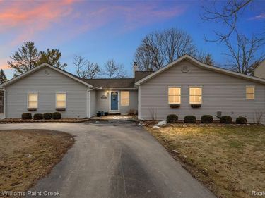 625 Driftwood Avenue, Rochester Hills, MI 48307