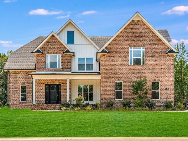 1370 Reda Dr, Clarksville, TN 37042