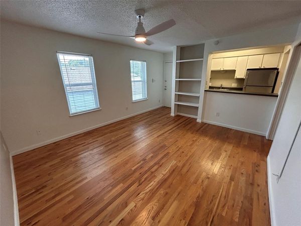 808 Winflo DR, Unit 206, Austin, TX 78703