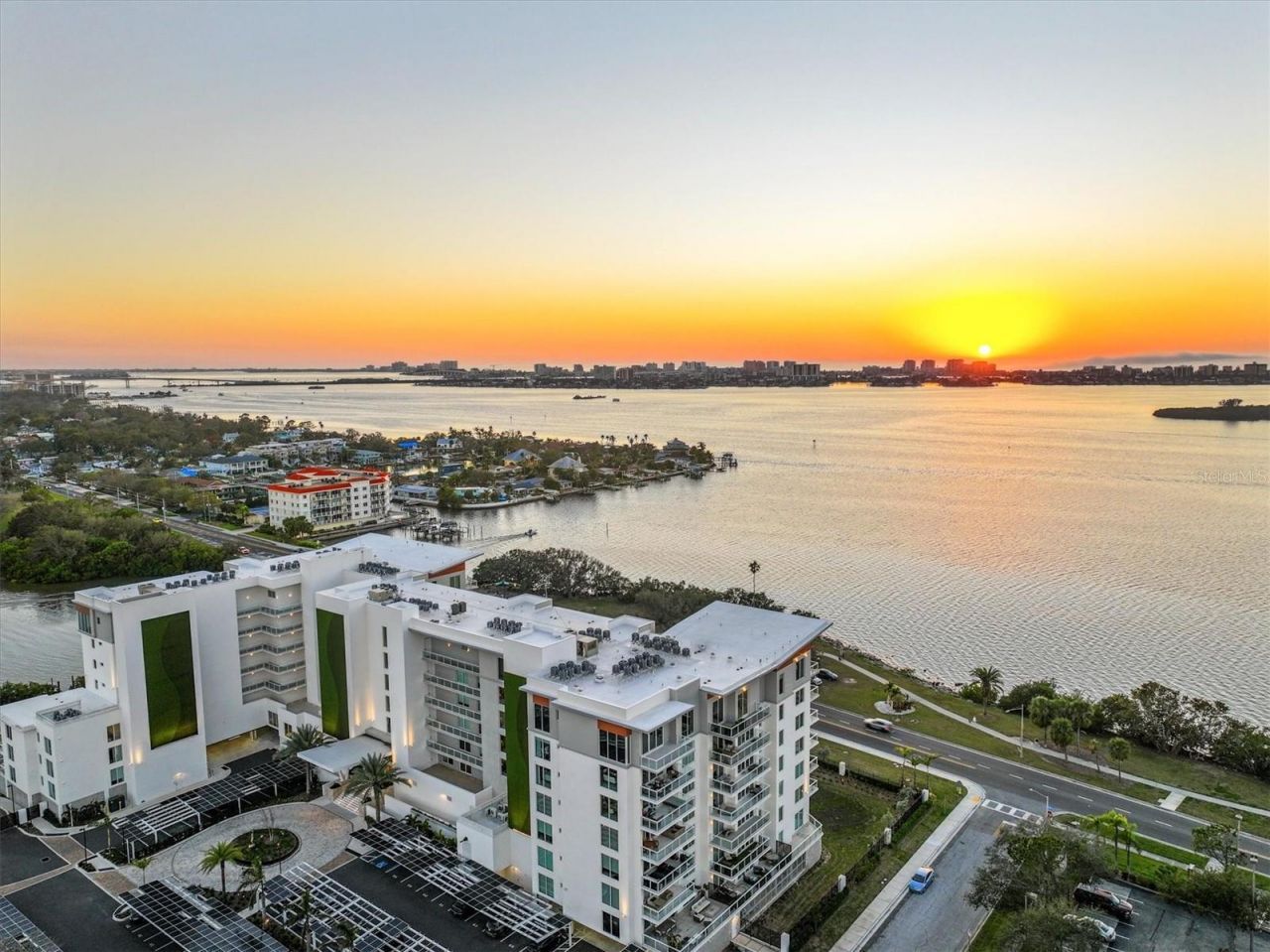 1028 Sunset Point Road, Unit R4, Clearwater, FL 33755 Photo