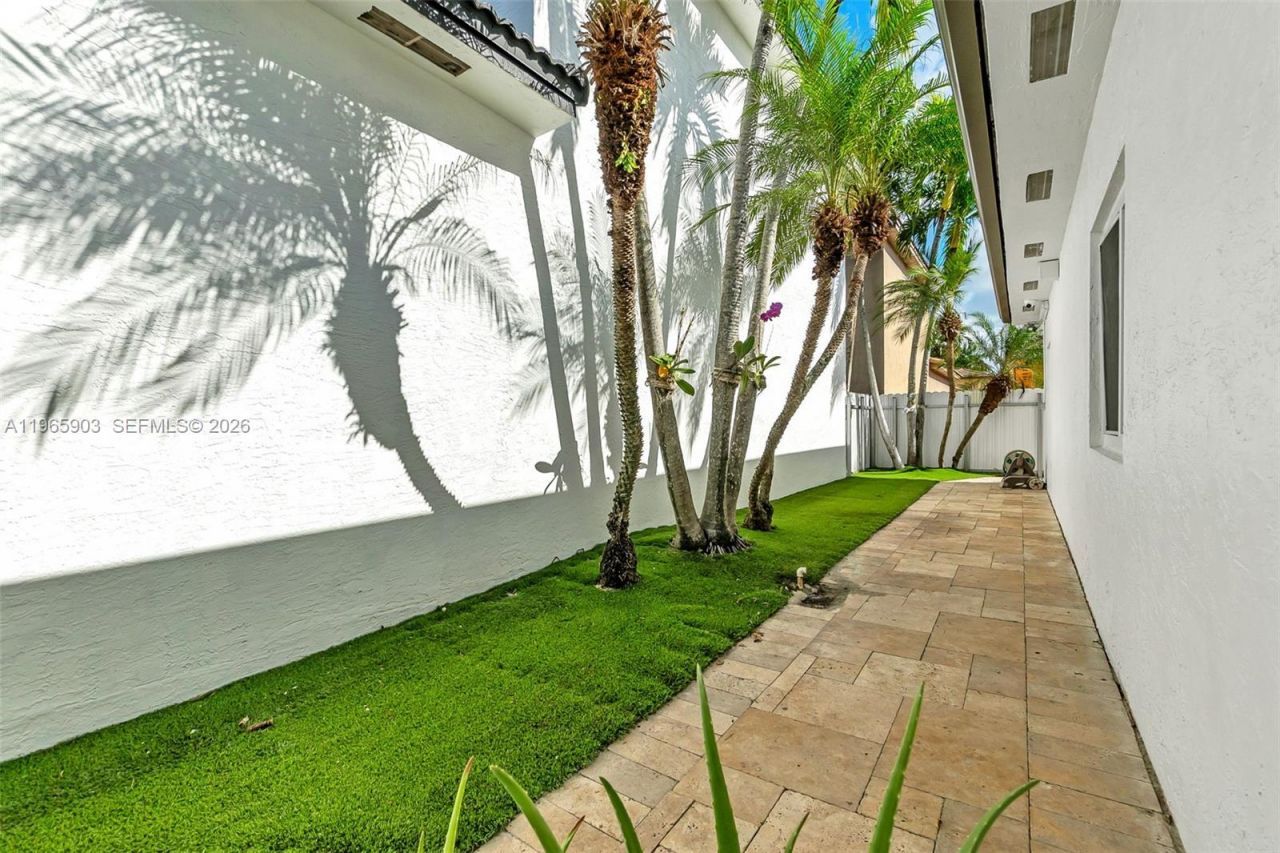 14813 NW 87th Pl , Miami Lakes, FL 33018 Photo