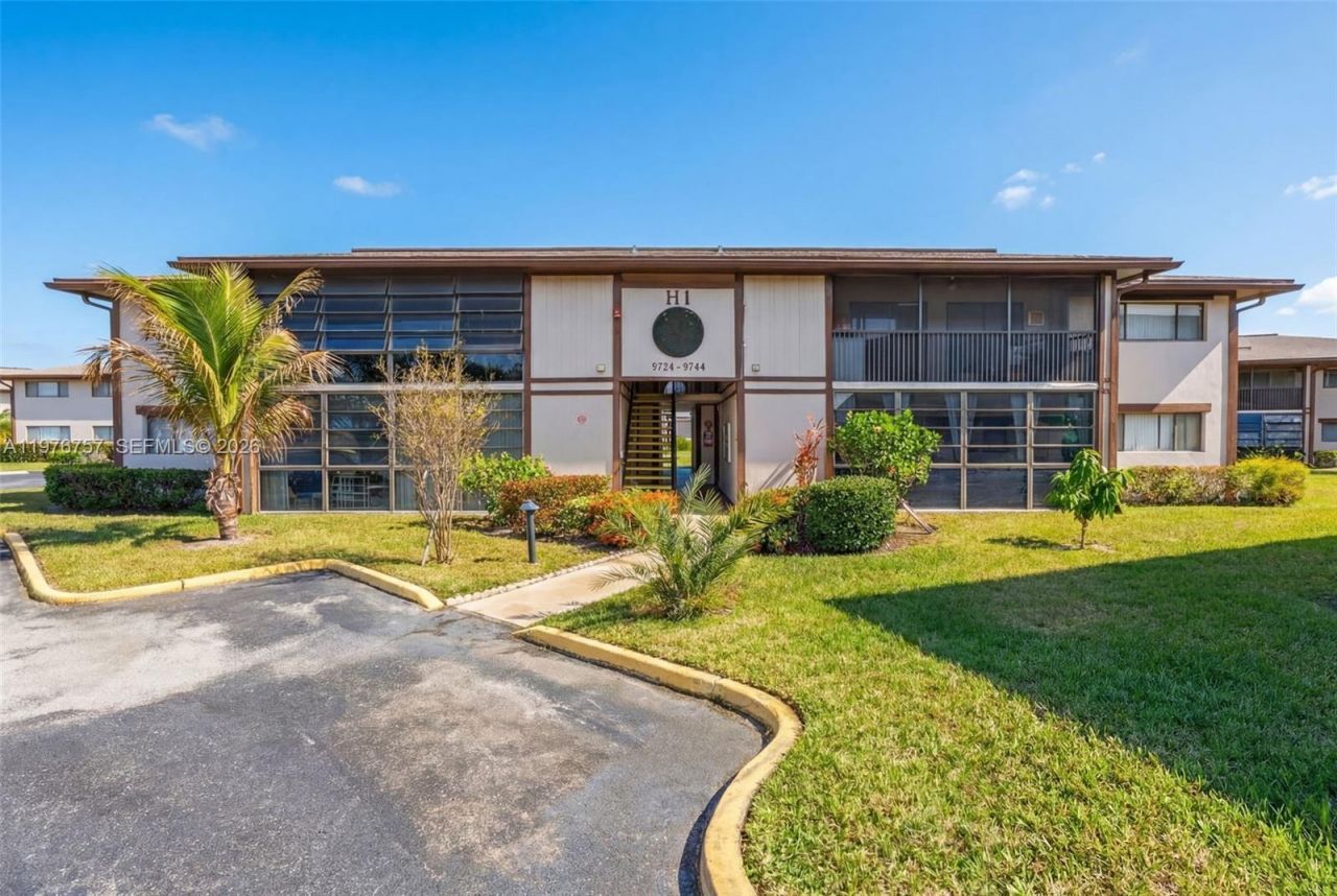9748 S Belfort Cir , Unit 201, Tamarac, FL 33321 Photo