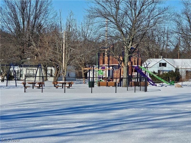 2450 Greenvale Road, Cleveland, OH 44121 Photo 14