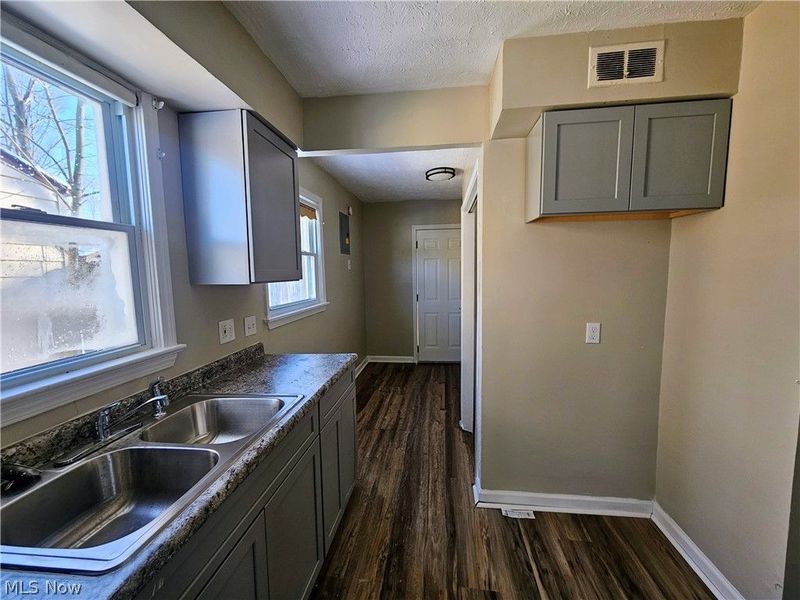 2450 Greenvale Road, Cleveland, OH 44121 Photo 4