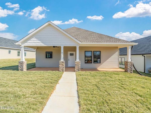 923 Stratford Avenue , Sweetwater, TN 37874