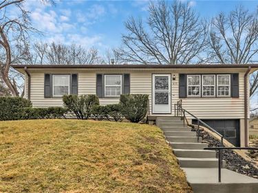 819 S Main Street, Liberty, MO 64068