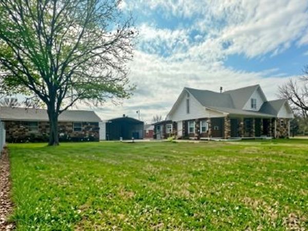 242 E Williams Street, Byars, OK 74831