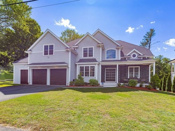 14 Sarah St, Burlington, MA 01803