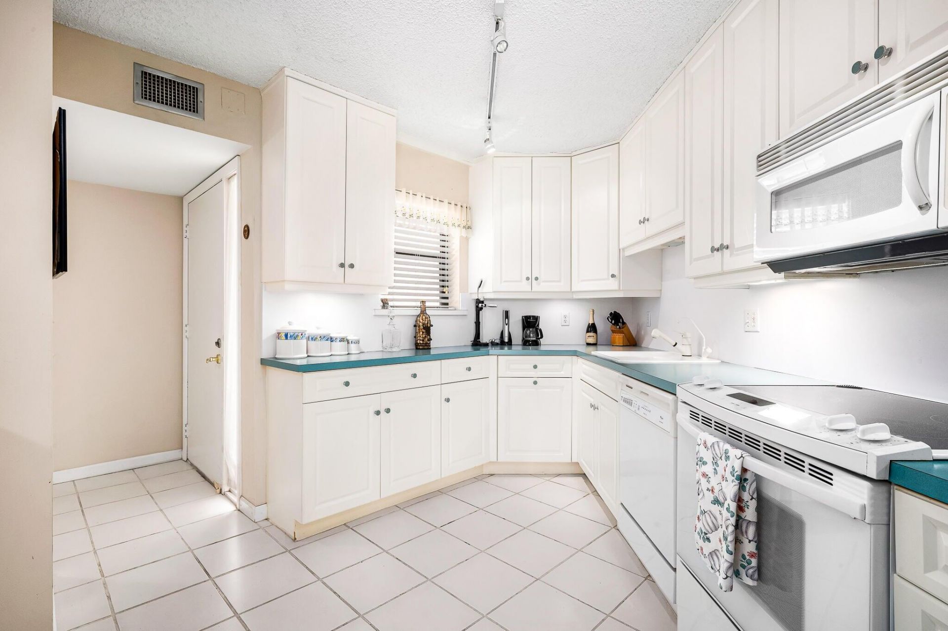 5751 Camino Del Sol, Unit 403, Boca Raton, FL 33433 Photo