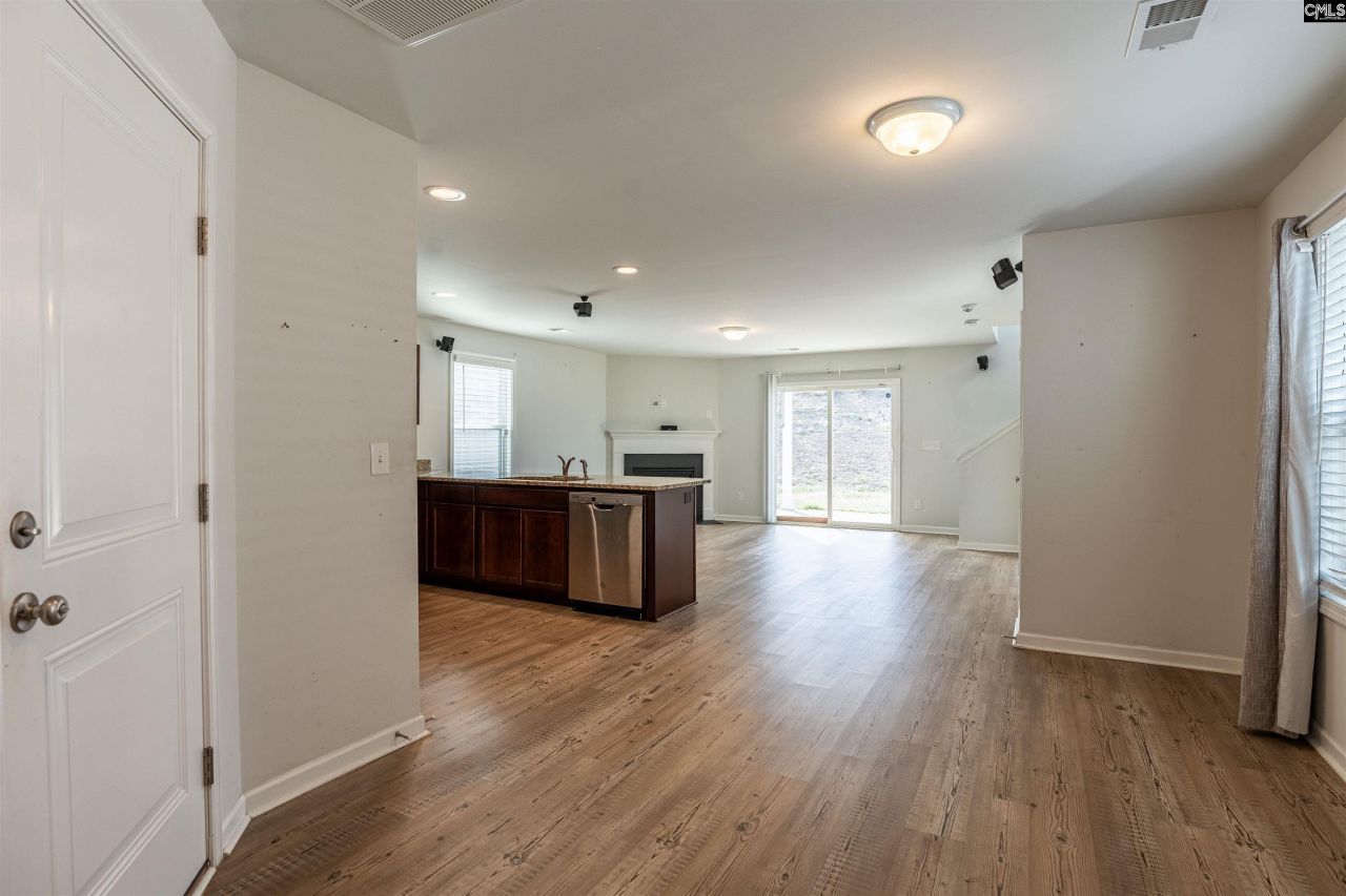 2249 Trakand Drive Photo 4