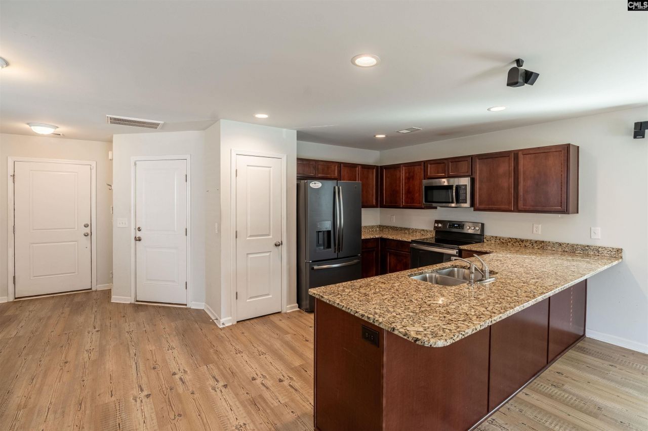 2249 Trakand Drive Photo 6