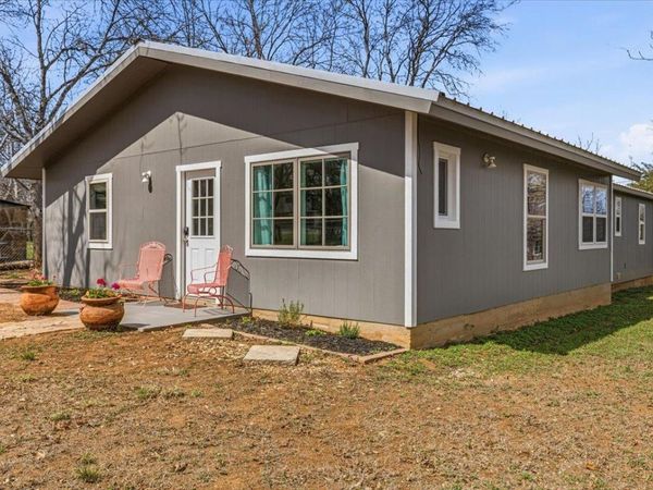 503 E Bluebonnet LN, Johnson City, TX 78636