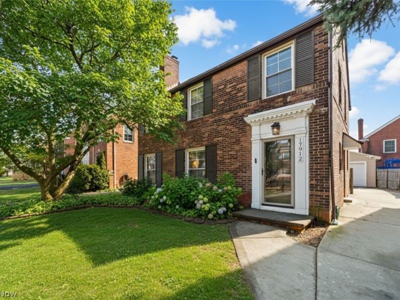 17912 Lomond Boulevard, Shaker Heights, OH 44122 Photo 2