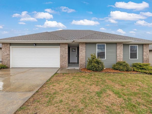 2469 W Brook Ridge Street, Springfield, MO 65803