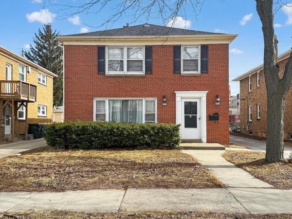 4018 N Newhall STREET, Unit 4020, Shorewood, WI 53211