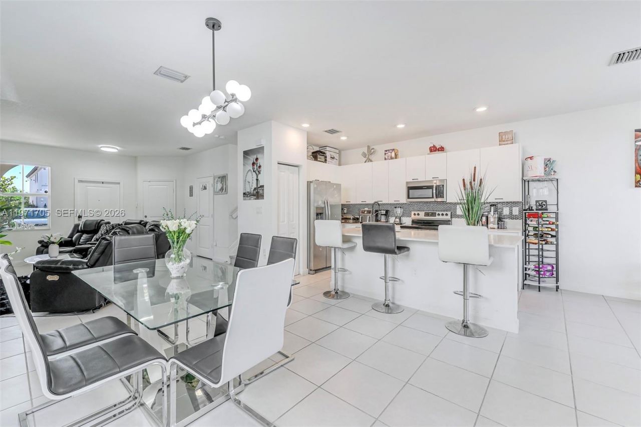 2369 NW 131st Cir, Miami, FL 33167 Photo