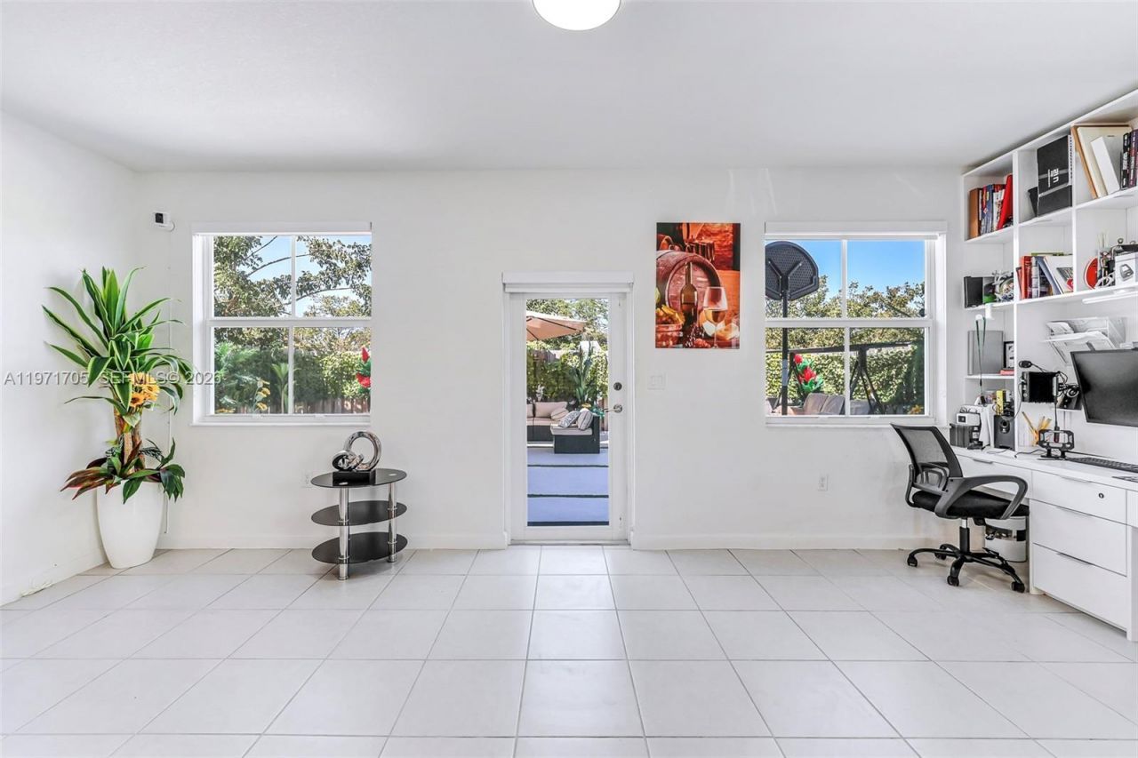 2369 NW 131st Cir, Miami, FL 33167 Photo