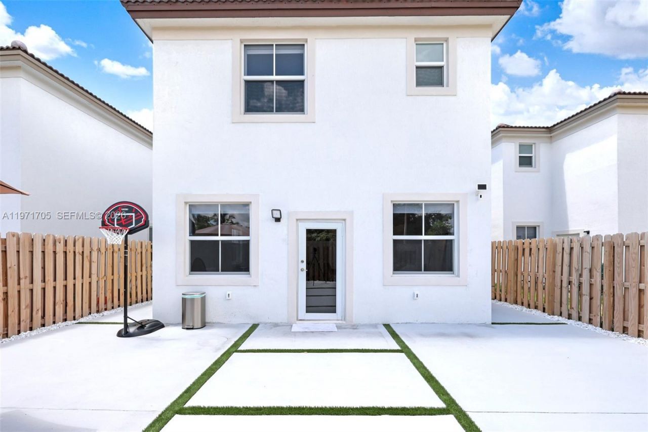 2369 NW 131st Cir, Miami, FL 33167 Photo