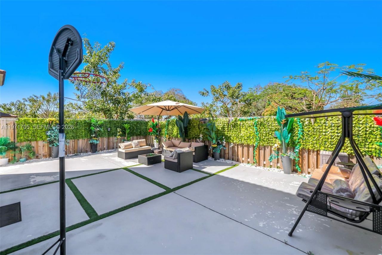 2369 NW 131st Cir, Miami, FL 33167 Photo