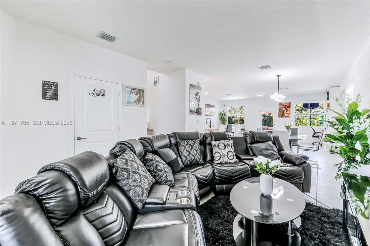 2369 NW 131st Cir, Miami, FL 33167 Photo