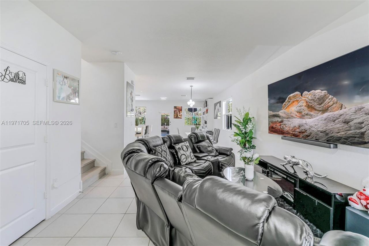 2369 NW 131st Cir, Miami, FL 33167 Photo