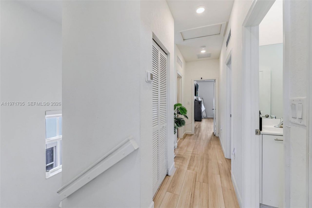 2369 NW 131st Cir, Miami, FL 33167 Photo