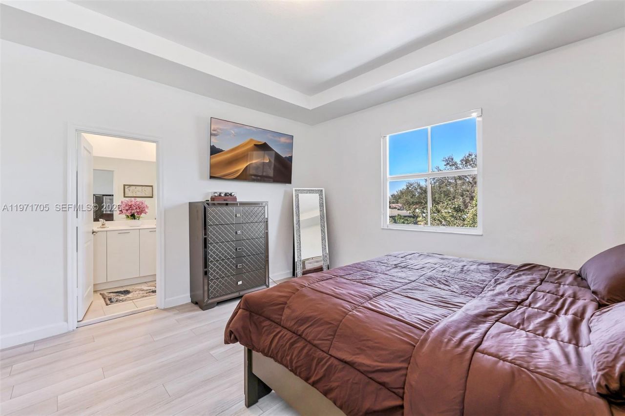 2369 NW 131st Cir, Miami, FL 33167 Photo