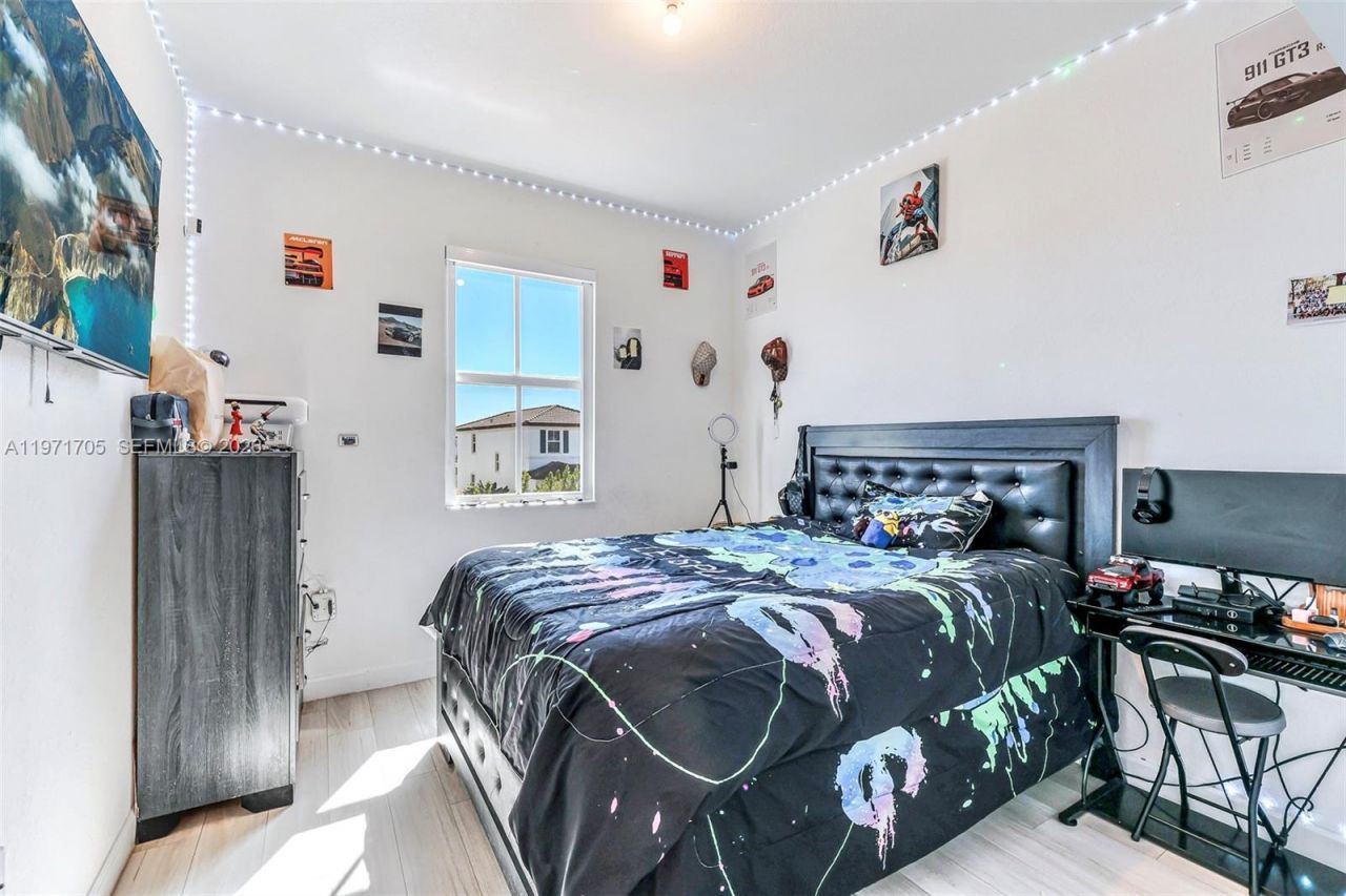 2369 NW 131st Cir, Miami, FL 33167 Photo