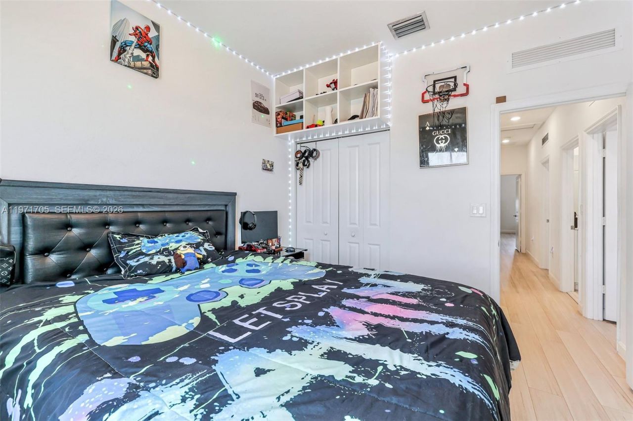 2369 NW 131st Cir, Miami, FL 33167 Photo