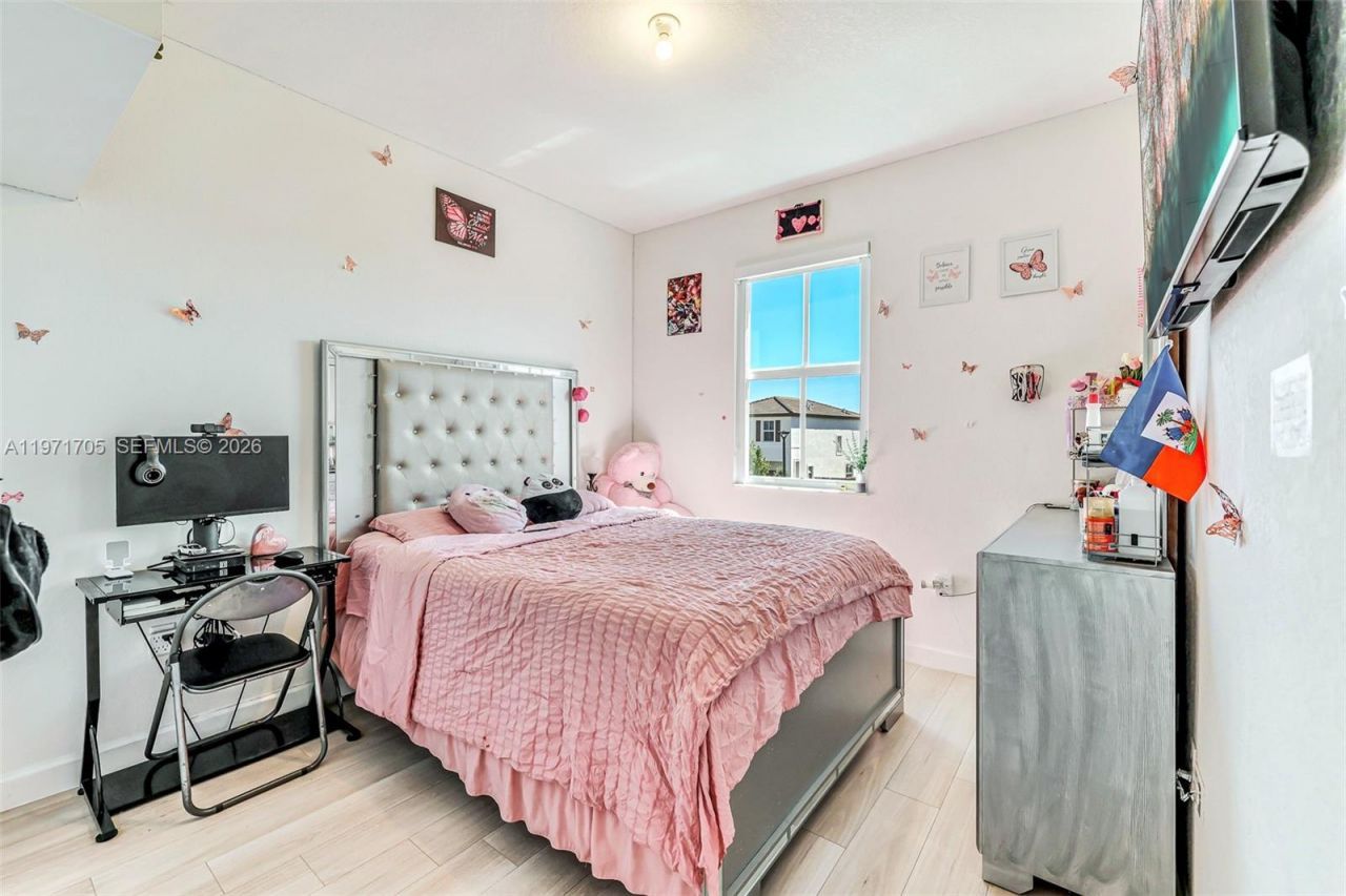 2369 NW 131st Cir, Miami, FL 33167 Photo