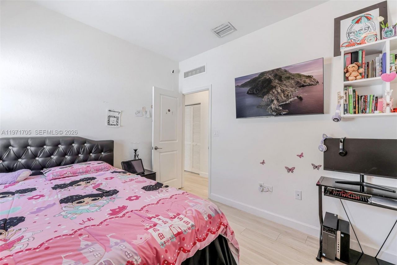 2369 NW 131st Cir, Miami, FL 33167 Photo