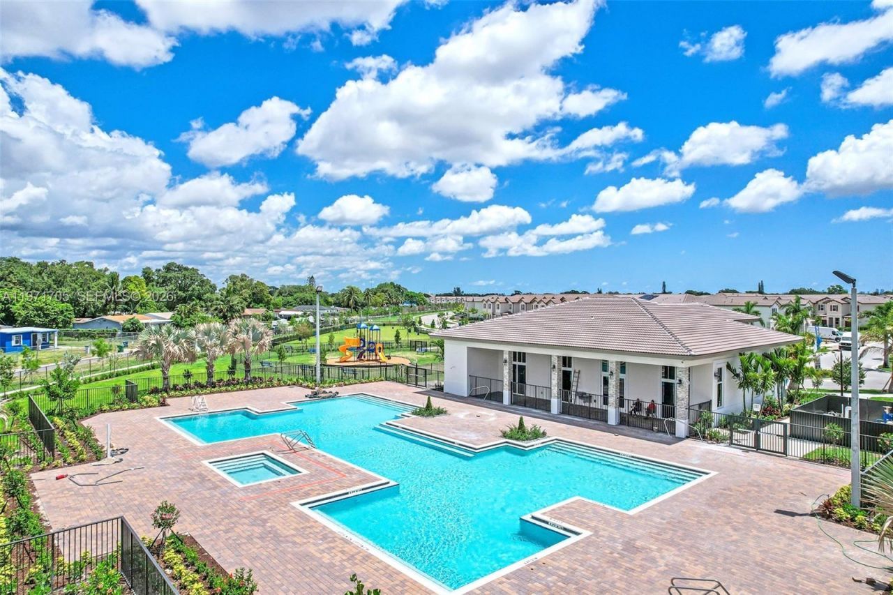 2369 NW 131st Cir, Miami, FL 33167 Photo