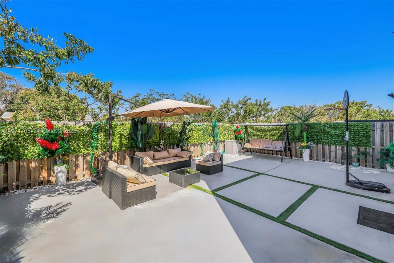 2369 NW 131st Cir, Miami, FL 33167 Photo