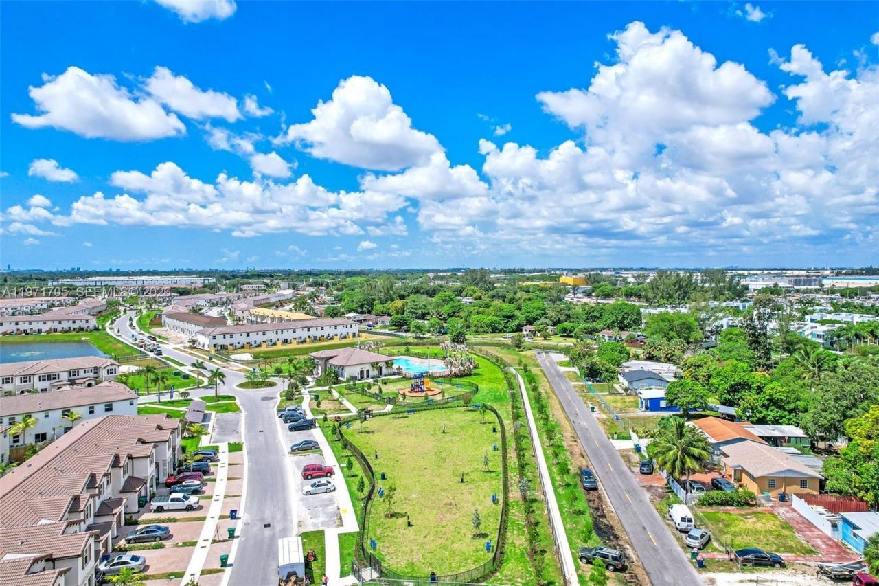 2369 NW 131st Cir, Miami, FL 33167 Photo