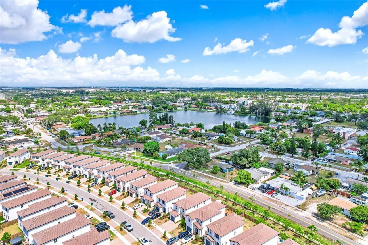 2369 NW 131st Cir, Miami, FL 33167 Photo